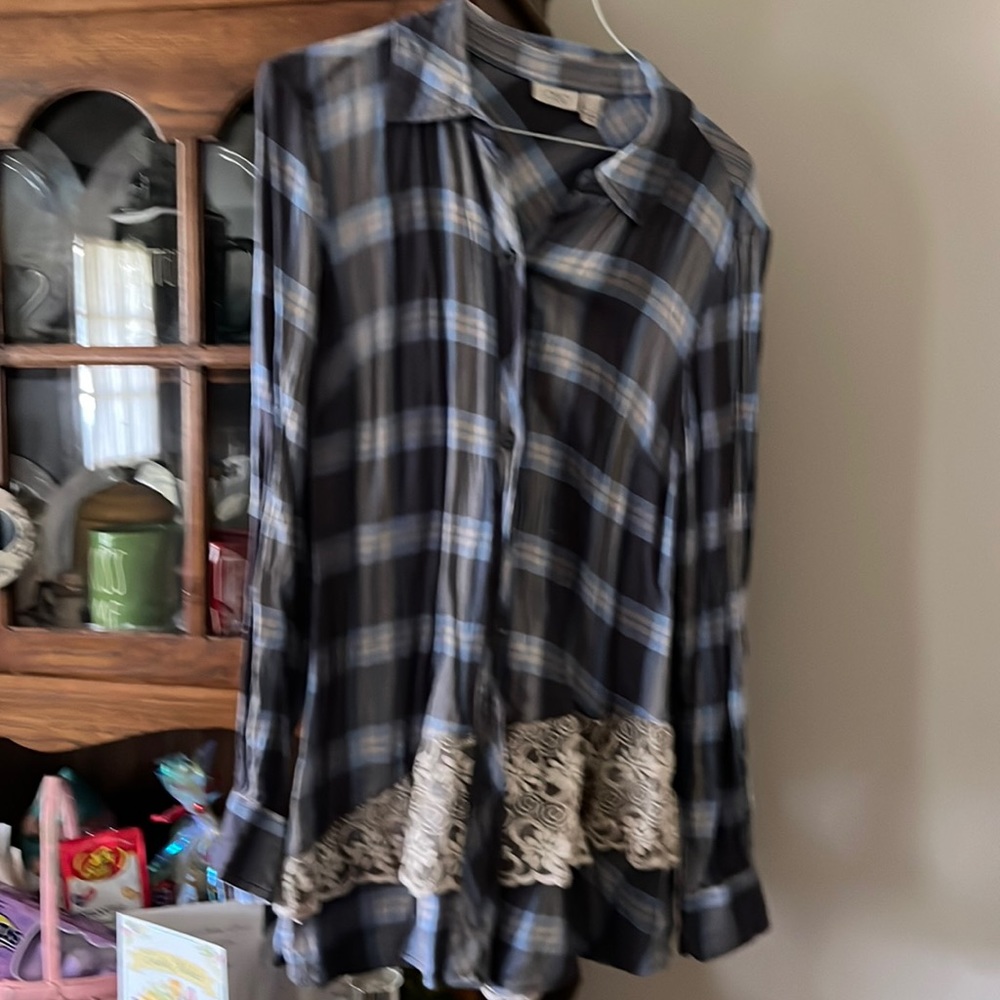 Logo blouse w lace trim